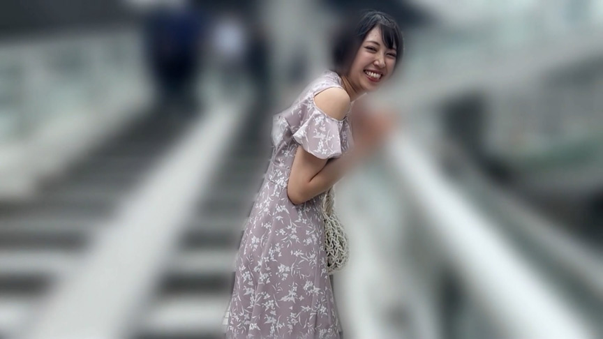 加賀美さらちゃんとリモバイ散歩！街中で絶頂恥○プレイ 画像3