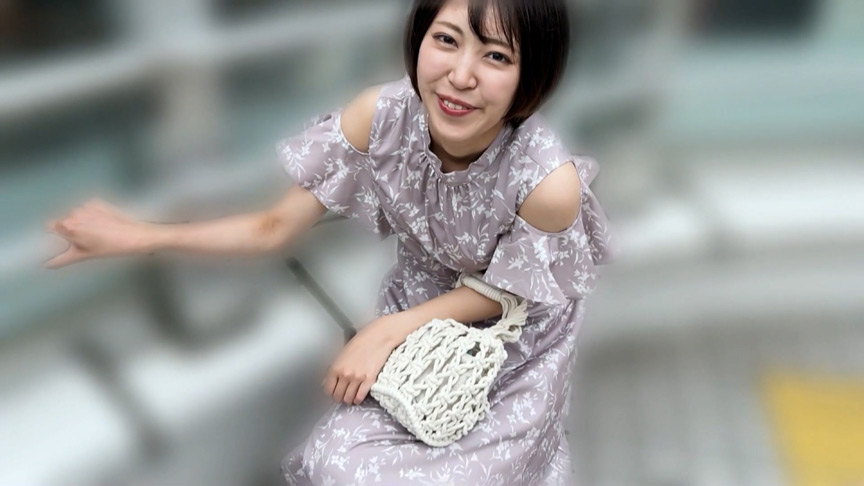 加賀美さらちゃんとリモバイ散歩！街中で絶頂恥○プレイ 画像4