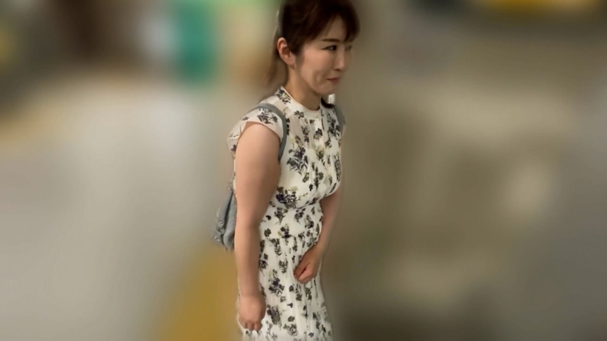 坂下真希ちゃんとリモバイ散歩！街中で絶頂恥○プレイ！ 画像2