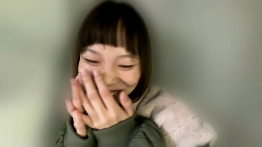 白戸はつみちゃんとリモバイ散歩！街中で絶頂恥○プレイ