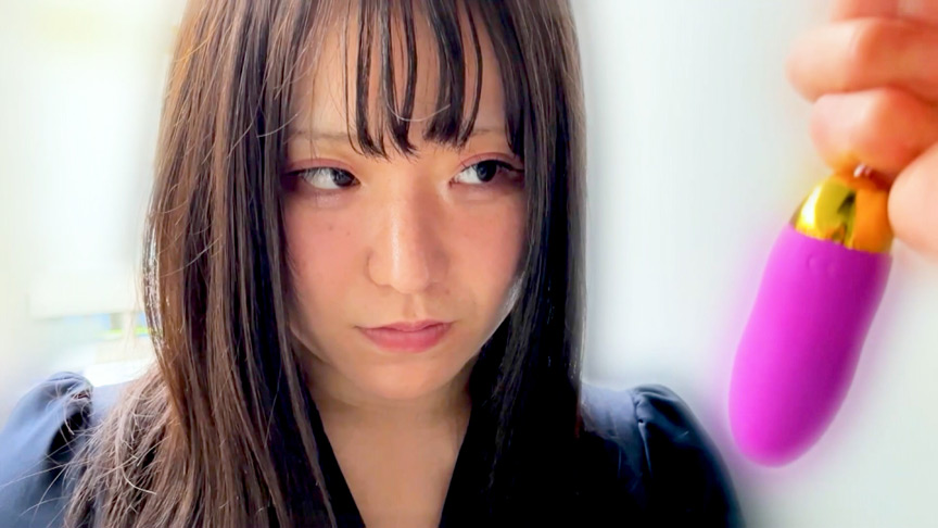 高咲まりなちゃんとリモバイ散歩!街中で絶頂恥○プレイ 画像1