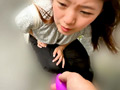 橋野愛流ちゃんとリモバイ散歩！街中で絶頂恥○プレイ！...thumbnai2