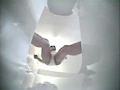 盗撮 ローアングル和式トイレ 江ノ島海岸 上巻のサンプル画像2