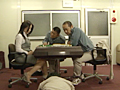 ザ・リアル映像 『賭け事でイカサマがばれ、職場の同僚たちに回された事務員』...thumbnai1