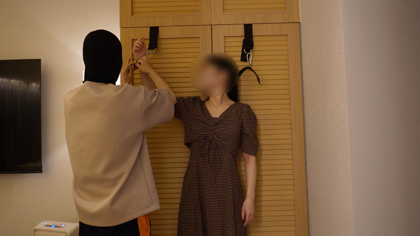 マスクでは隠し切れない美貌の美女をくすぐり責め 画像1