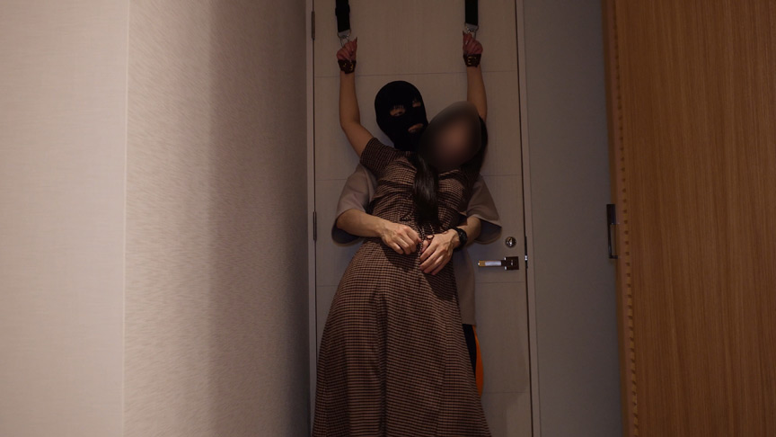 マスクでは隠し切れない美貌の美女をくすぐり責め 画像3
