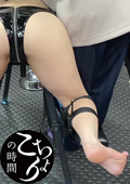 激よわ美女を四つん這い拘束台に拘束してくすぐり責め