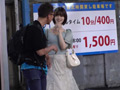 【NTRハメ撮り】彼氏の前で大絶頂する総合職OLの彼女 サンプル画像1