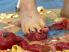 【エロ動画】かずみちゃんのフードクラッシュ 靴・ソックス・裸足のシコれるエロ画像