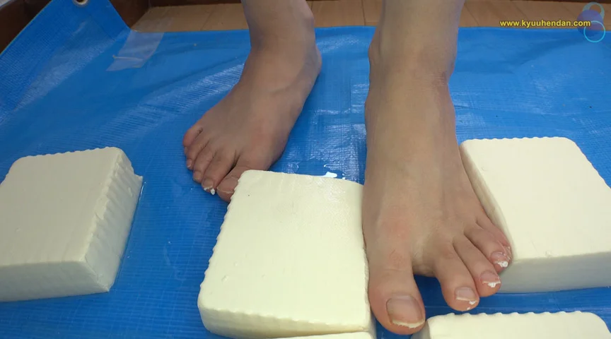 倉科ちゃんの豆腐ラッシュ 裸足