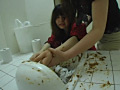 母が娘に強制トイレ掃除のサンプル画像82