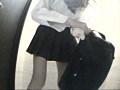 [lahaina-2033] 女子校内関係者が撮ったおしっこを漏らした女子校生のキャプチャ画像 4