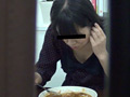 新メニューと嘘をついて排泄物入り料理を試食させられる女のサンプル画像2