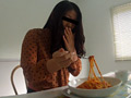 新メニューと嘘をついて排泄物入り料理を試食させられる女のサンプル画像5