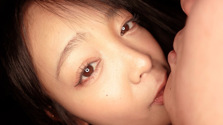 リードしてくれるソフトSお姉さんがM男に濃厚鼻フェラ 画像1
