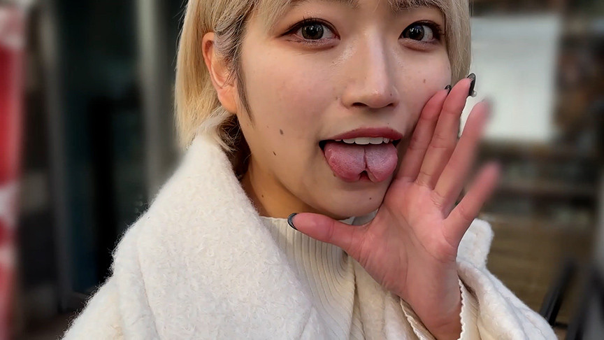 街角で声をかけて口内観察させてもらう はるのちゃん 1枚目