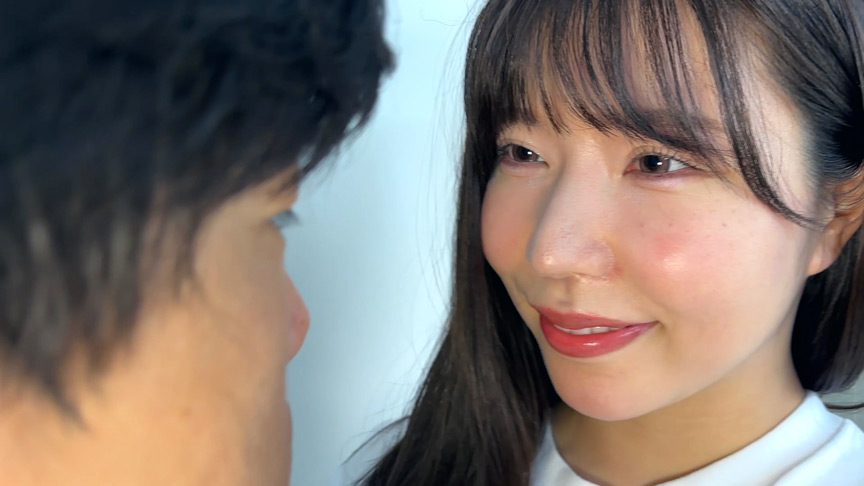 まいなちゃんがM男に濃厚キス 画像1