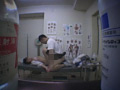 盗撮 悪徳医師に麻酔で眠らされ犯される女たち サンプル画像3