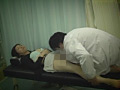 盗撮 悪徳医師に麻酔で眠らされ犯される女たち サンプル画像20