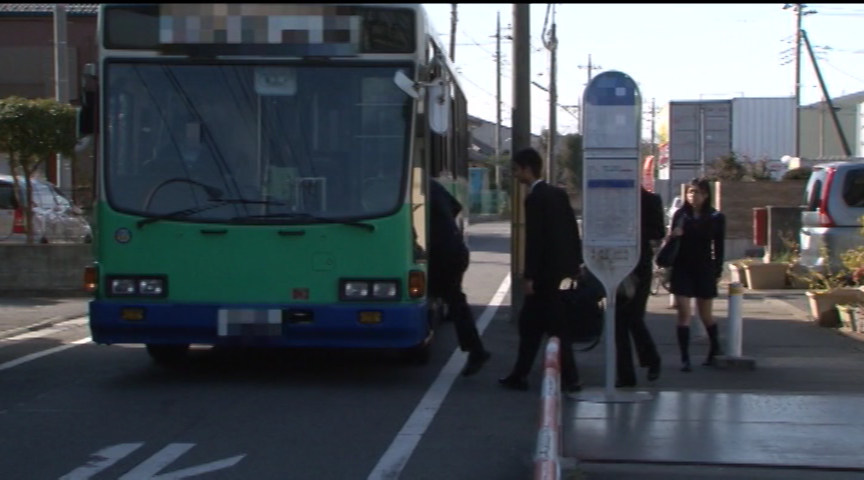 制服痴漢バスin小倉奈々