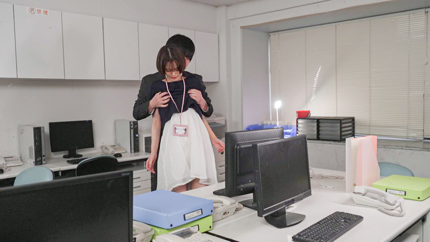 弱みを握られ、好き放題され堕ちた美人OL 月乃ルナ 画像7