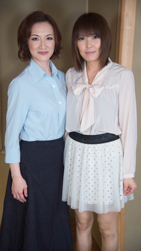 娘の前でもお構いなし、欲求不満を拗らせた熟女母12名4 画像14