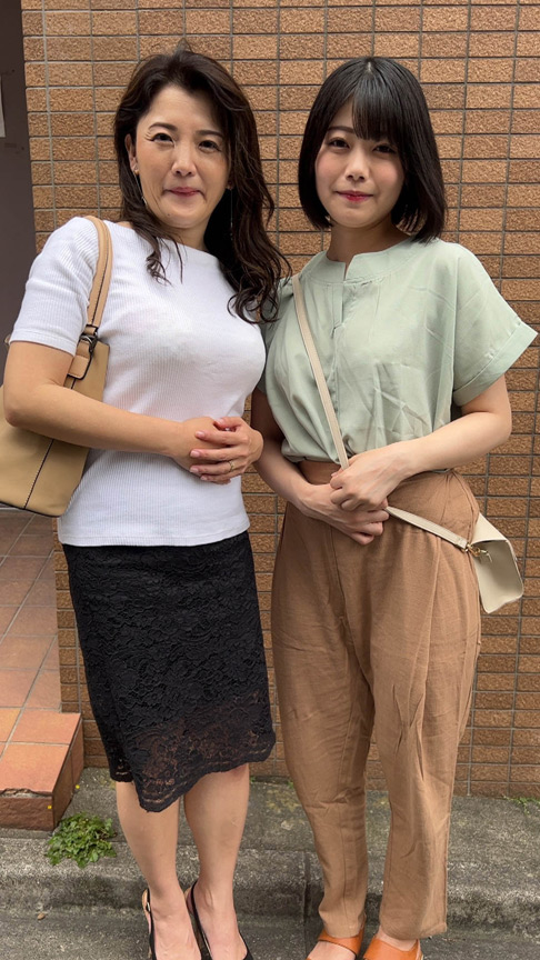 娘の前でもお構いなし、欲求不満を拗らせた熟女母12名4 画像15