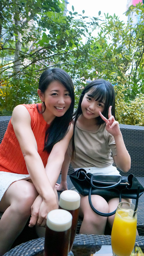 娘の前でもお構いなし、欲求不満を拗らせた熟女母12名4 画像19