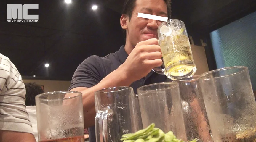 ゴリマッチョモデル友宏を酔わせ、泥酔したところを襲う