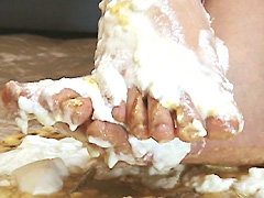【エロ動画】綺麗な足の裏 汚い足の裏 VOL.1のシコれるエロ画像