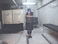 地下室の制服少女 サンプル画像2