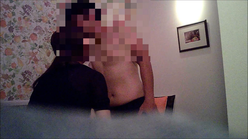 黒髪ロングの女性に言葉責めされて手コキされて抜かれた 画像1
