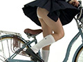 スローモーションでじっくり眺める 女子校生の自転車パンチラ3...thumbnai4
