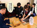 女子学生棋士の彼女はプライドが高くて将棋で誰にも負けたくなかったのに、中年チ●ポに屈して中出しSEX依存症の肉便器になっていた 奏音かのん