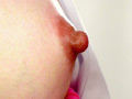 膨張した勃起乳首を舐め合うレズ サンプル画像2
