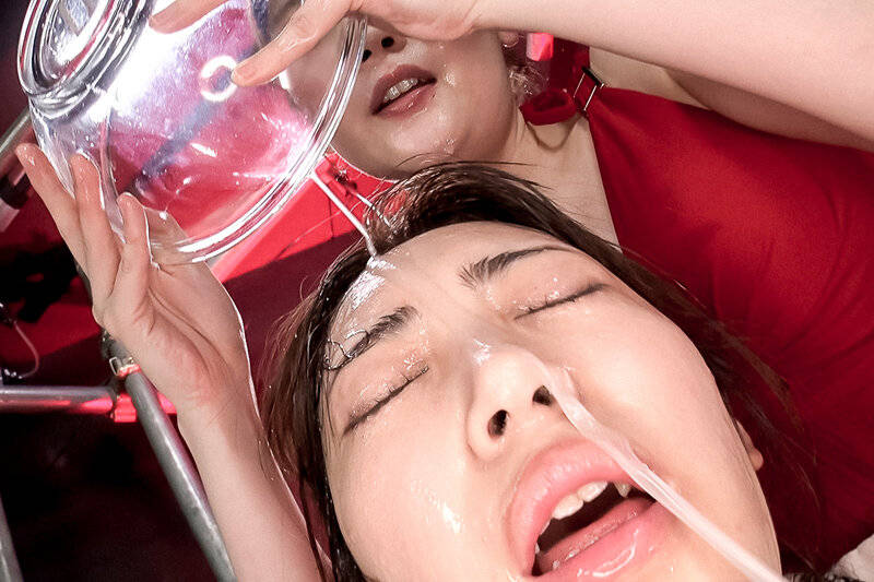 白濁濃痰顔面舐めレズ 画像3