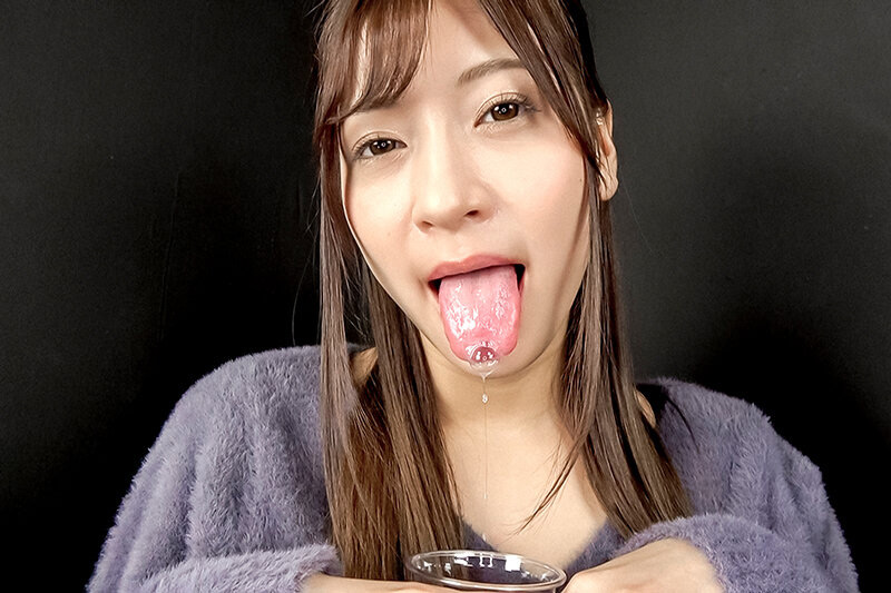 淫乱痴女のベロ唾液手コキ 2枚目