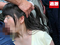 痴漢師に服の中で乳首をイジられ抵抗できない美乳女 サンプル画像9