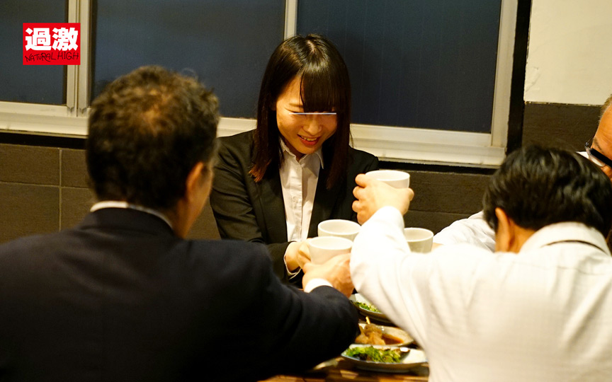 居酒屋痴○4 歓迎会中にリモバイアクメする新人巨乳社員 画像11