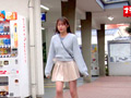 逃げても背後からホジくりまくるバック手マンで潮を吹かされ続け屈服する敏感女子大生3 清純華奢娘