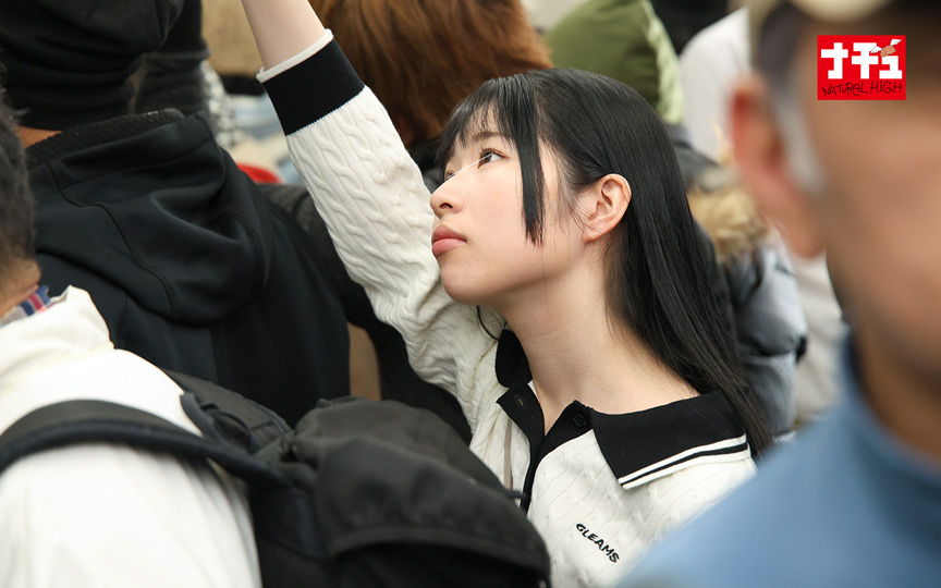 乳首開発電車 小柄AAカップ娘 画像1