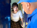 逃げても背後からホジくりまくるバック手マンで潮を吹かされ続け屈服する敏感女子大生3