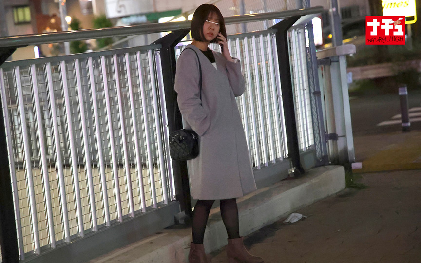 奥突きバウンドピストンでイキ壊れた女4 痙攣微乳オンナ 画像1