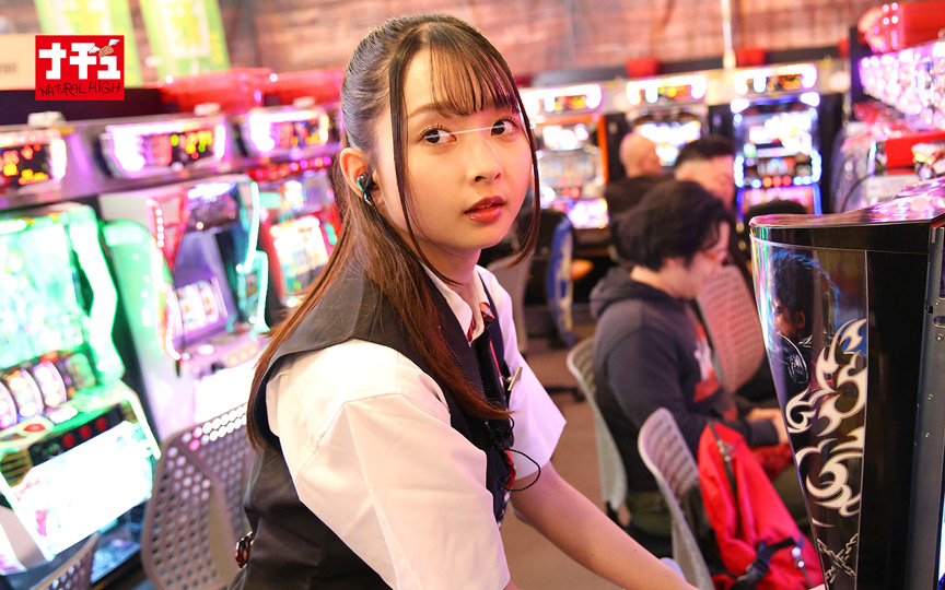 全裸羞恥OK娘スペシャル 絶対NGの黒髪童顔パチスロ店員 画像2