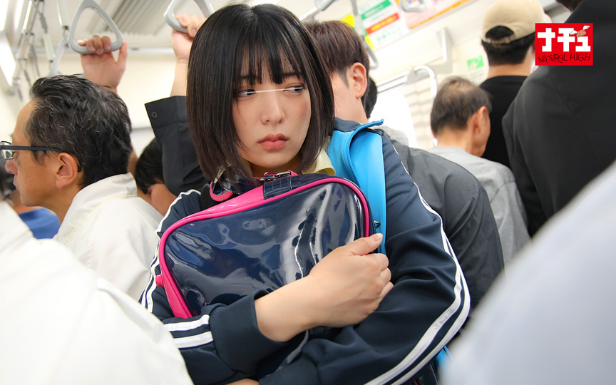 通学電車で突然ジャージをずり下げられるスポーツ女子 画像7