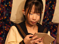 就寝中の夜行バスで指マンされた気弱女子4 サンプル画像13