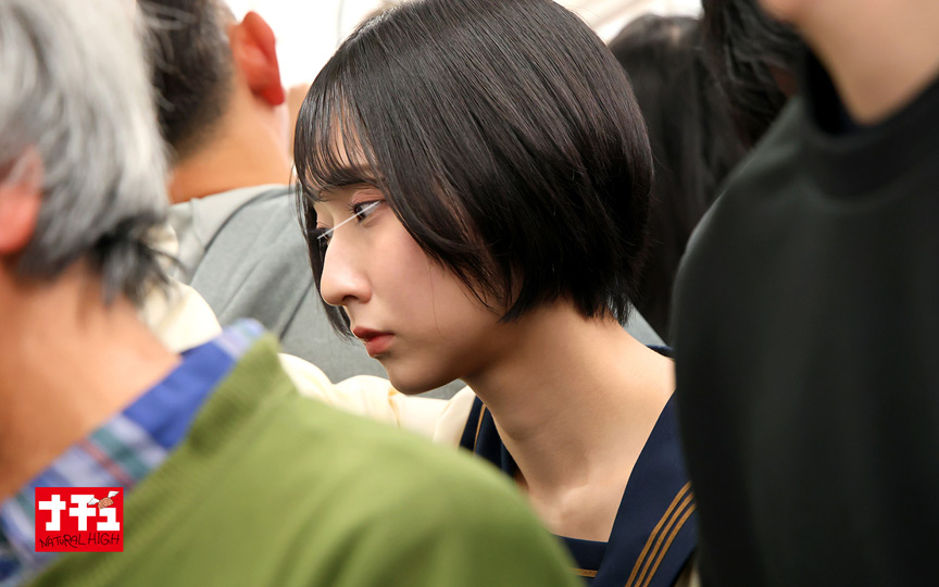 巨乳少女羞恥電車4 玩具イカサレ素朴娘 画像1