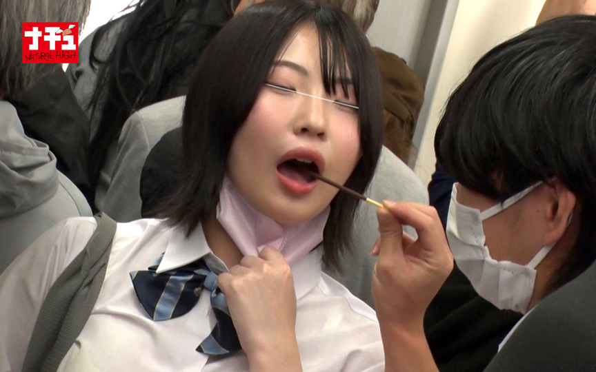 巨乳少女羞恥電車4 喉汁イラマ色白娘 画像1