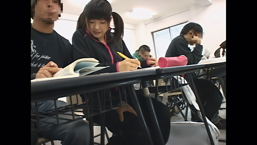 【AIリマスター】授業中に痴●され絶頂する女子大生 画像4