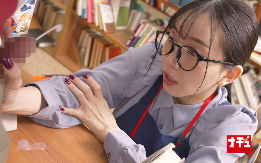 青年チ○ポを本棚越し手コキでこっそり発射2 画像6